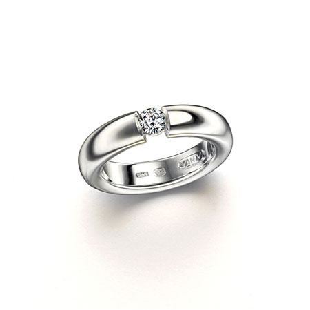 18K white gold engagement ring
