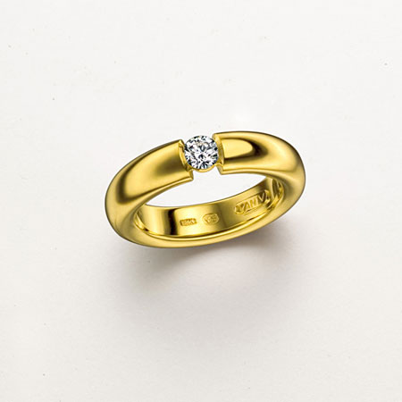 18k yellow gold engagement ring set with diamonds