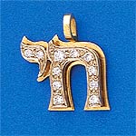 18K Gold Chai pendant set with diamonds
