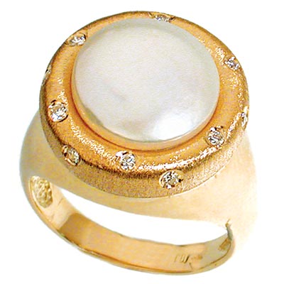 18K Gold Ring Set with Flat Pearl and Diamonds