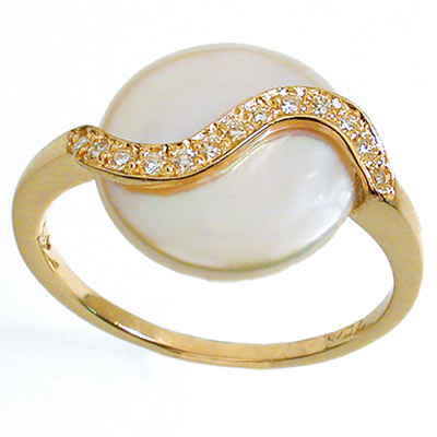 18K Gold Ring Set with Flat Pearl and 0.13 ct. Diamonds