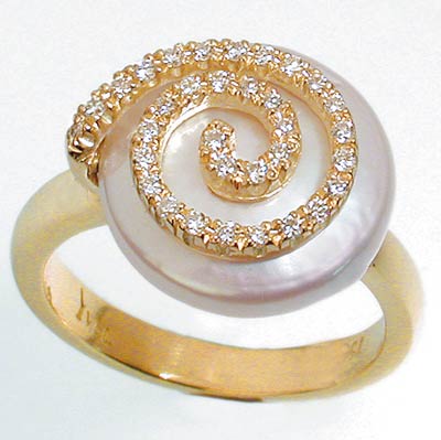 18K Gold Ring Set with Flat Pearl and  Diamonds