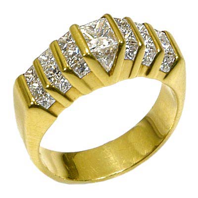 18k Gold ring set with Diamonds