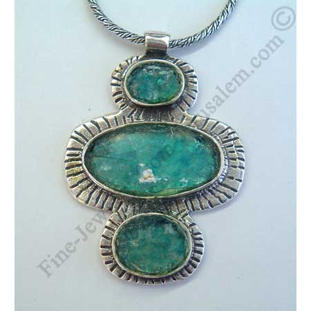 ancient design in sterling silver pendant with Roman glass