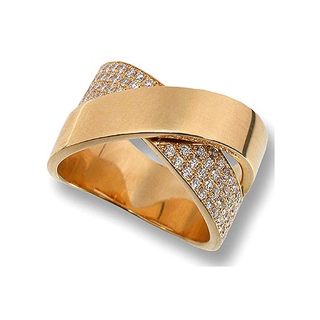 18K gold ring set with diamonds