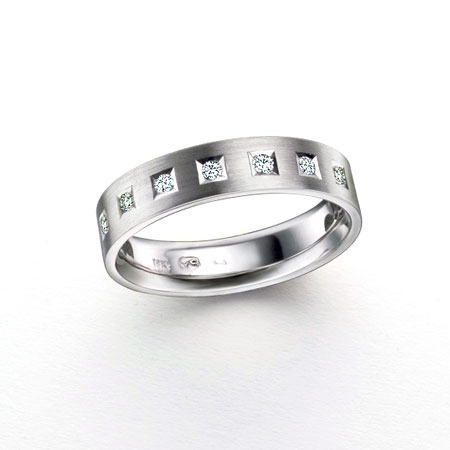 Diamond engagement ring