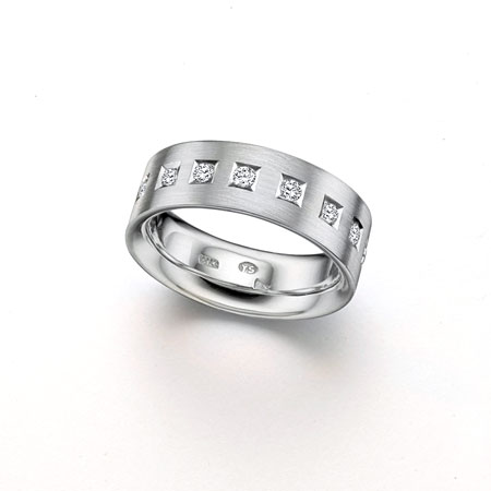 Diamond engagement ring