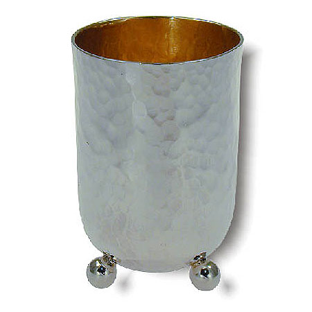 Hammered, on three balls - 925 Silver Kiddush cup