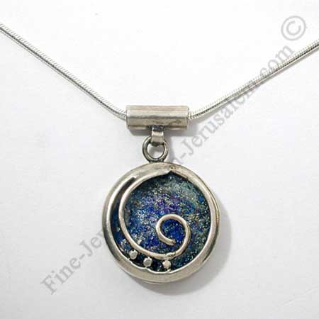 ancient design in sterling silver pendant with Roman glass