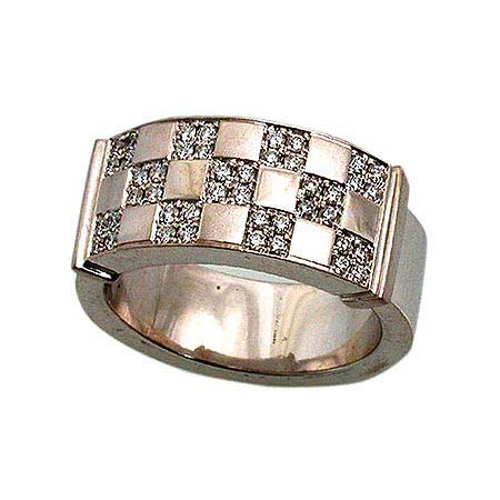 18K gold ring set with diamonds