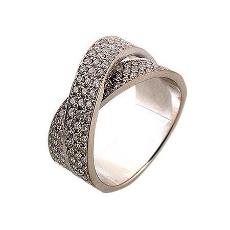 18K gold ring set with diamonds