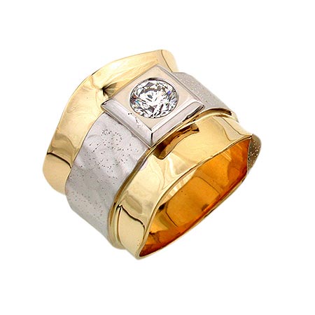 18K gold ring set with diamonds