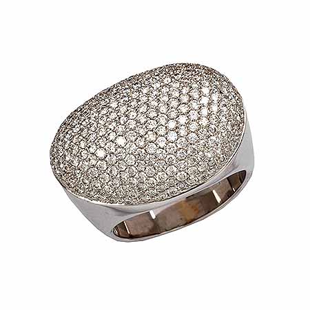 18K gold ring set with diamonds