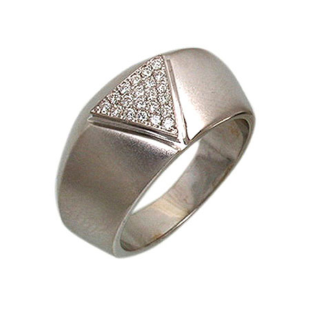 18K gold ring set with diamonds